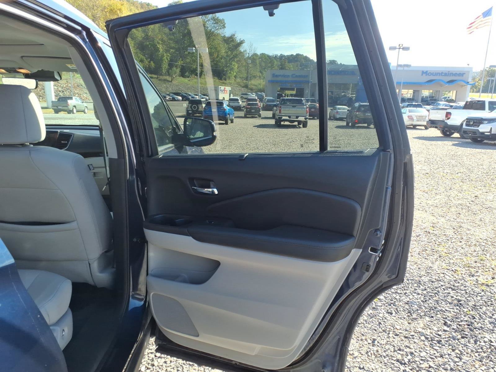 Certified 2022 Honda Pilot Touring image 20