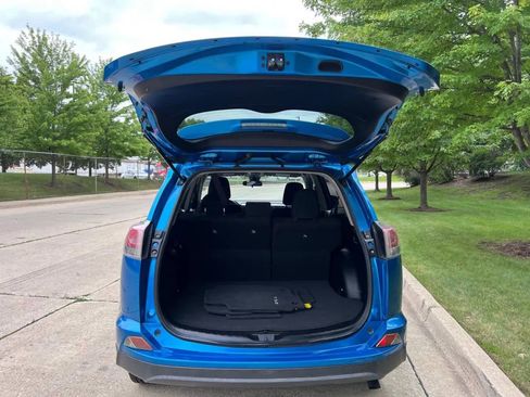 Used 2018 Toyota RAV4 LE image 21