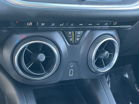 Used 2021 Chevrolet Blazer LT image 29