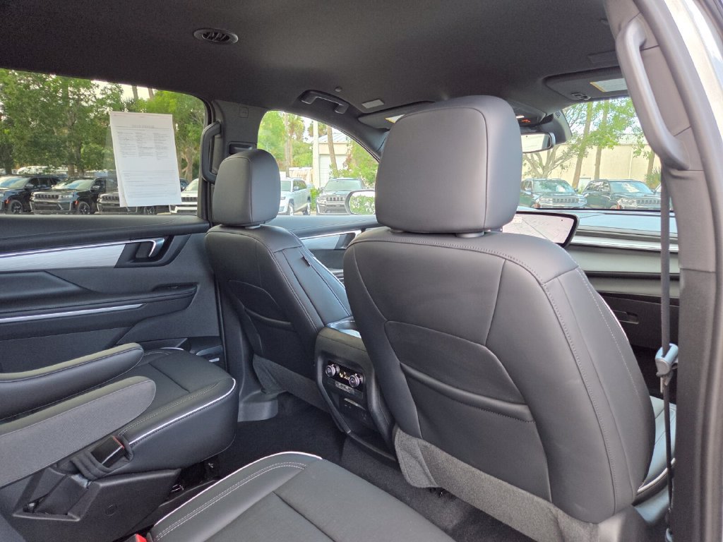 Used 2025 Buick Enclave Preferred w/ Super Cruise Package FWD image 17