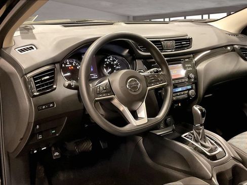 Used 2018 Nissan Rogue Sport SV AWD/4WD image 17