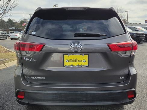 Used 2019 Toyota Highlander LE image 5