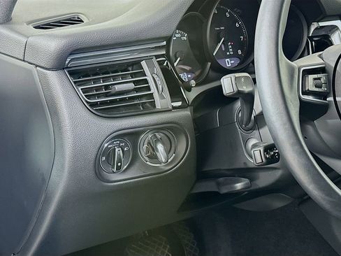 Certified 2026 Porsche Macan AWD/4WD image 11