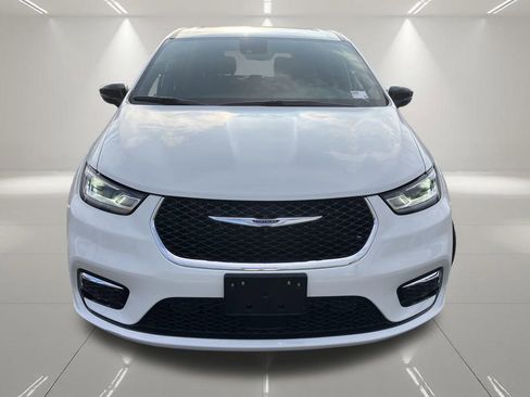 New 2026 Chrysler Pacifica Select image 3