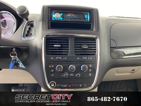 Used 2014 Dodge Grand Caravan SXT image 21