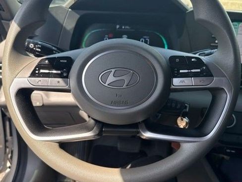 Used 2024 Hyundai Elantra SE FWD image 8
