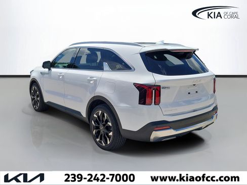 Certified 2024 Kia Sorento SX FWD image 4