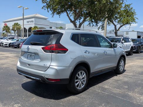 Used 2019 Nissan Rogue SV FWD image 4