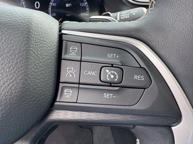 Used 2023 Jeep Grand Cherokee Altitude AWD/4WD image 15
