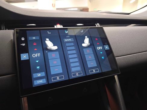 Certified 2025 Land Rover Discovery Sport S image 28