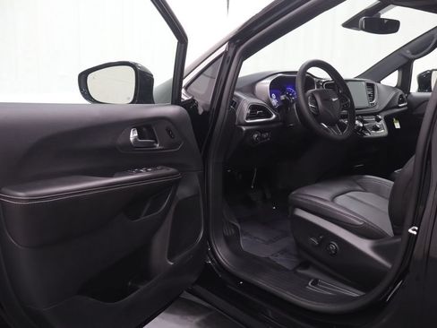 New 2026 Chrysler Pacifica Select FWD image 10