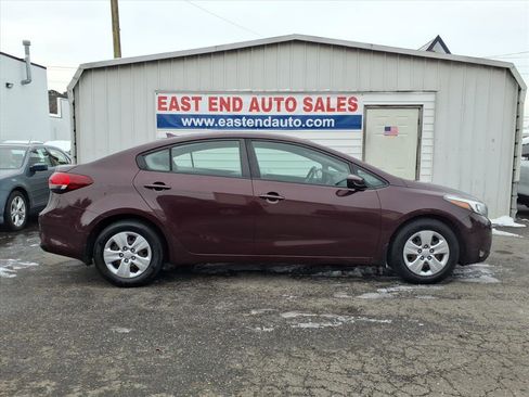 Used 2017 Kia Forte LX image 2