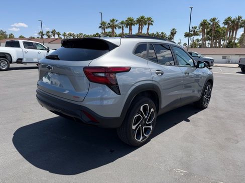 Used 2024 Chevrolet Trax RS w/ Sunroof Package FWD image 2