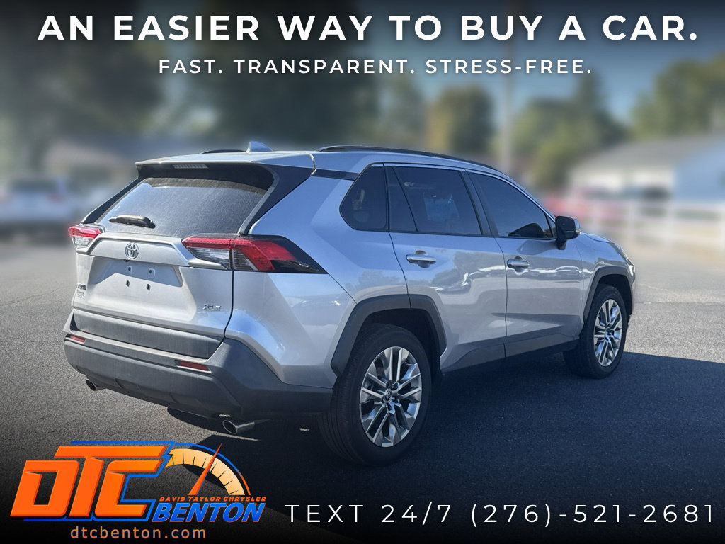 Used 2021 Toyota RAV4 XLE Premium FWD image 3