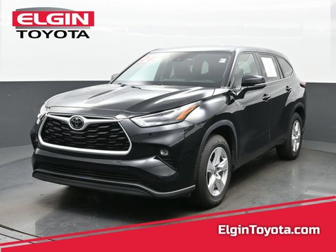 Used 2024 Toyota Highlander LE FWD image 1