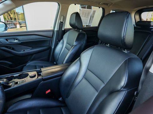 Used 2023 Nissan Rogue SV w/ SV Premium Package image 18