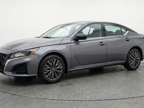 Used 2025 Nissan Altima 2.5 SV image 3