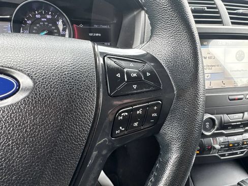 Used 2018 Ford Explorer XLT w/ Equipment Group 202A AWD/4WD image 19