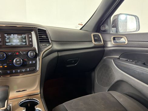 Used 2016 Jeep Grand Cherokee Laredo w/ Quick Order Package 23E RWD image 28