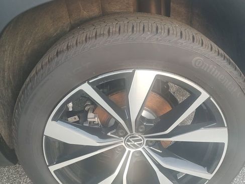 Used 2025 Volkswagen Atlas Cross Sport SEL Premium R-Line AWD/4WD image 9