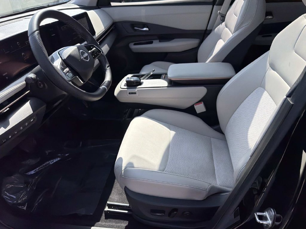 Used 2024 Nissan Ariya FWD image 21