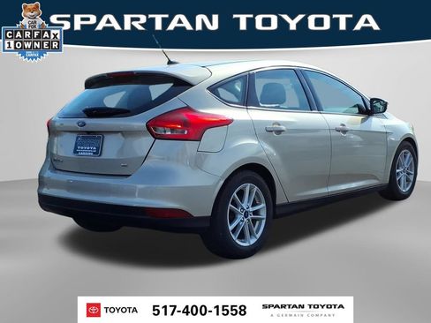Used 2018 Ford Focus SE w/ Cold Weather Package FWD image 7