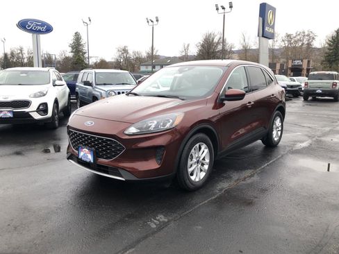 Used 2021 Ford Escape SE w/ Cold Weather Package image 1