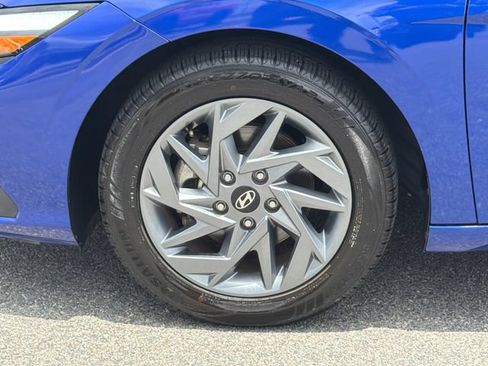 Used 2024 Hyundai Elantra SEL FWD image 11