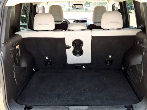 Used 2020 Jeep Renegade Latitude w/ Popular Equipment Group FWD image 28