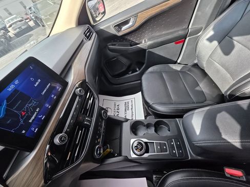 Used 2020 Ford Escape Titanium image 16