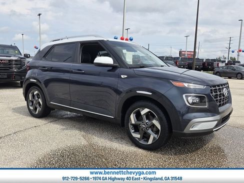 Used 2023 Hyundai Venue Limited FWD image 1