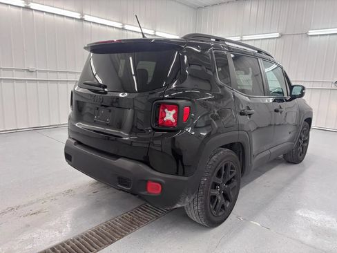 Used 2017 Jeep Renegade Altitude FWD image 4