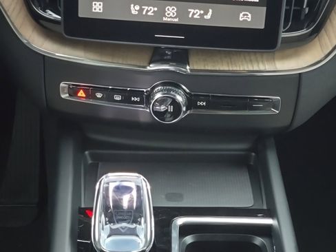 New 2026 Volvo XC60 B5 Plus w/ Climate Package image 19