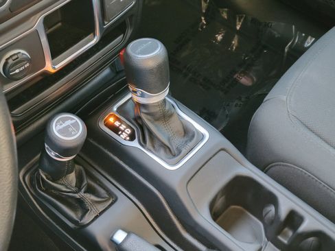 Used 2021 Jeep Gladiator Sport image 29