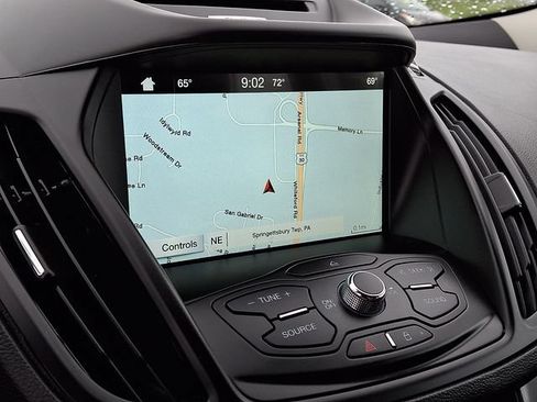 Used 2016 Ford Escape SE w/ SE Leather Comfort Package FWD image 3