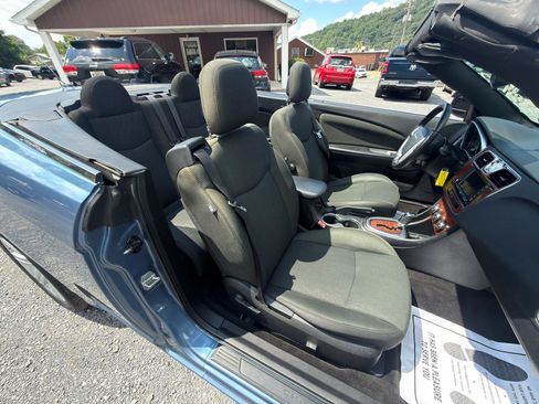 Used 2011 Chrysler 200 Touring FWD image 26