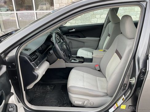 Used 2014 Toyota Camry LE image 13