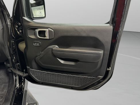 Used 2022 Jeep Wrangler Sport AWD/4WD image 12