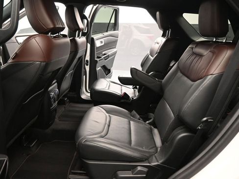 Certified 2022 Ford Explorer Platinum w/ Technology Package image 22