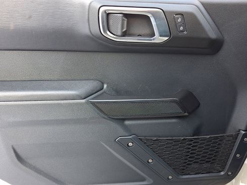 Used 2025 Ford Bronco Badlands image 14