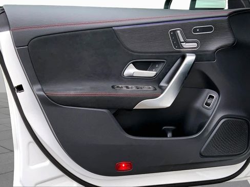 Used 2023 Mercedes-Benz CLA 250 4MATIC image 43
