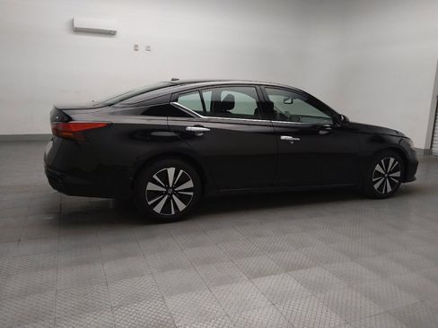 Used 2019 Nissan Altima 2.5 SV image 10