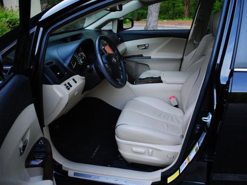 Used 2009 Toyota Venza image 4