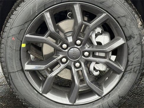 New 2025 Jeep Grand Cherokee Limited w/ Trailer Tow Package image 6