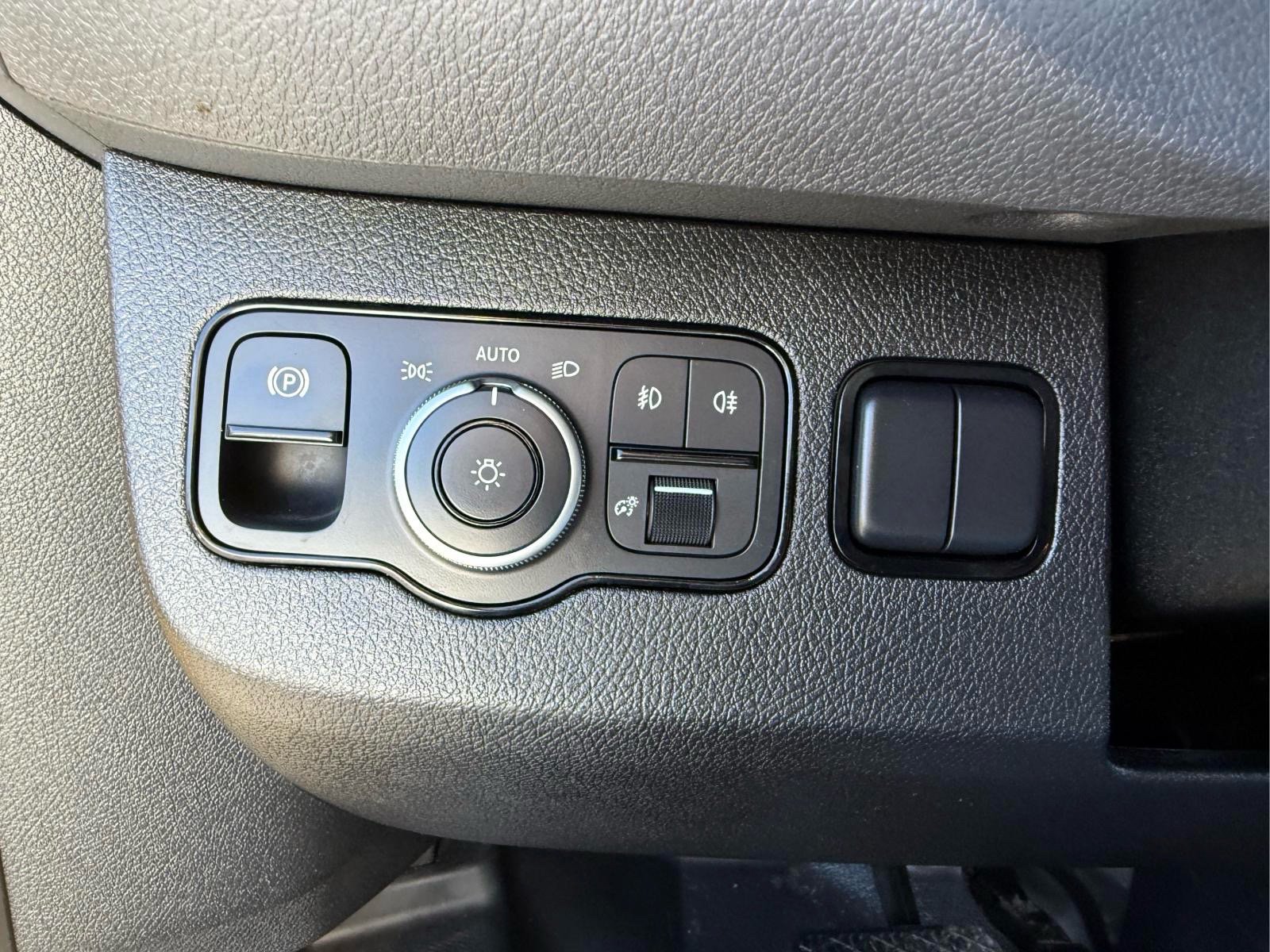 Used 2021 Mercedes-Benz Sprinter 1500 image 19