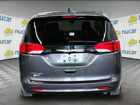 Used 2023 Chrysler Voyager LX FWD image 5
