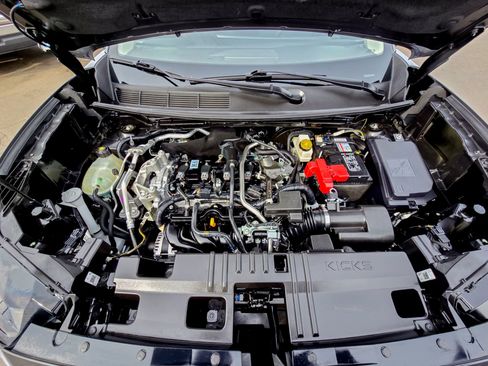 Used 2025 Nissan Kicks SV image 34