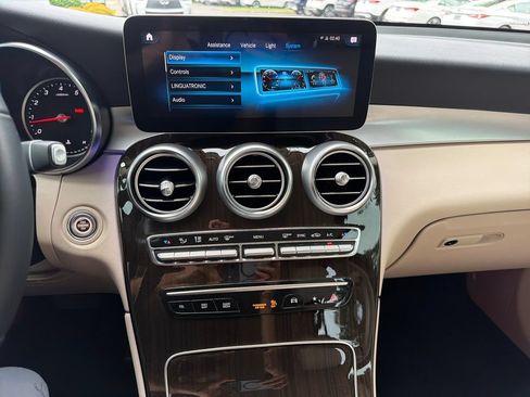 Used 2021 Mercedes-Benz GLC 300 image 6