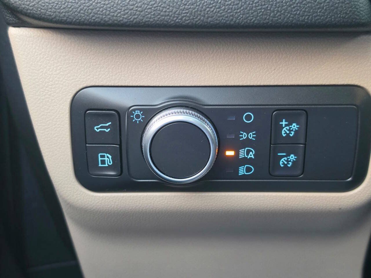 Used 2020 Ford Escape SE Sport FWD image 40