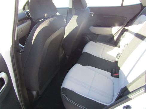 Used 2021 Hyundai Venue SEL image 28